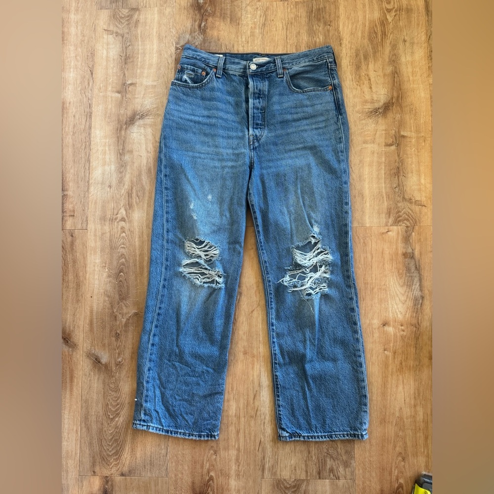 Levi’s ribcage straight ankle distressed